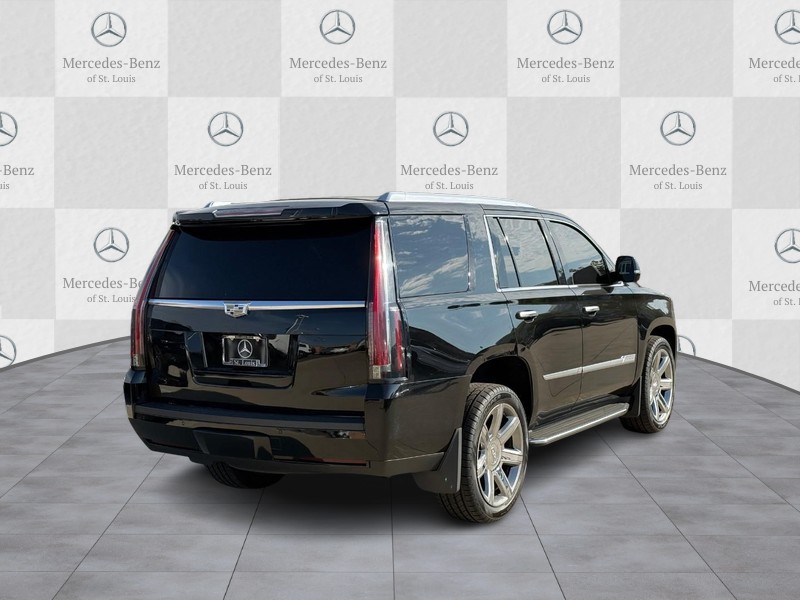 Cadillac Escalade Vehicle Full-screen Gallery Image 3