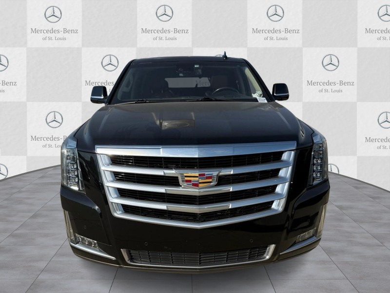 Cadillac Escalade Vehicle Full-screen Gallery Image 5
