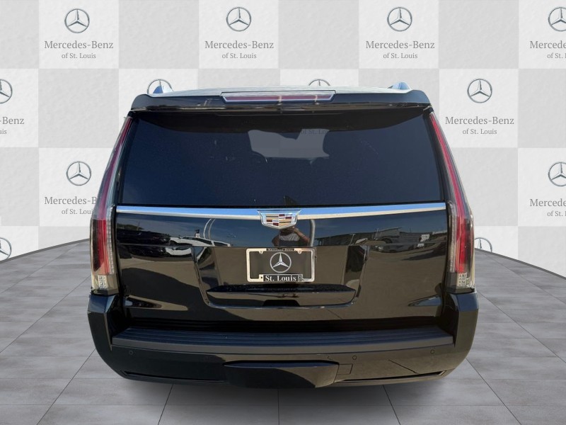 Cadillac Escalade Vehicle Full-screen Gallery Image 7