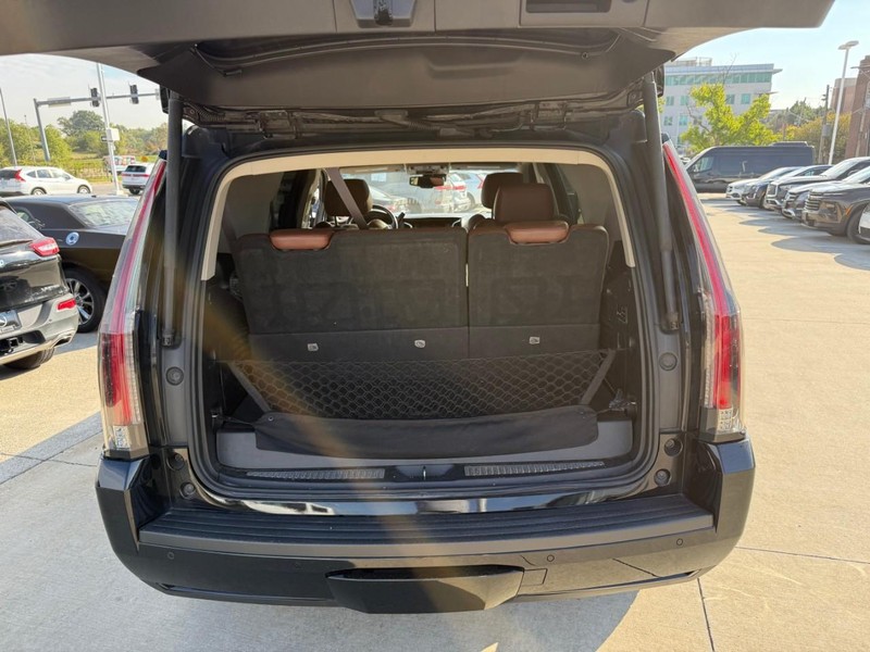 Cadillac Escalade Vehicle Full-screen Gallery Image 8