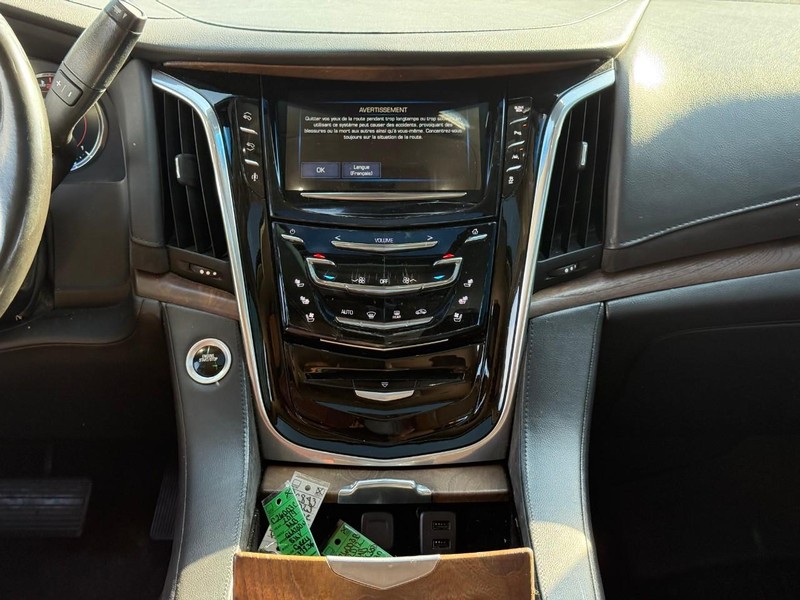 Cadillac Escalade Vehicle Full-screen Gallery Image 15