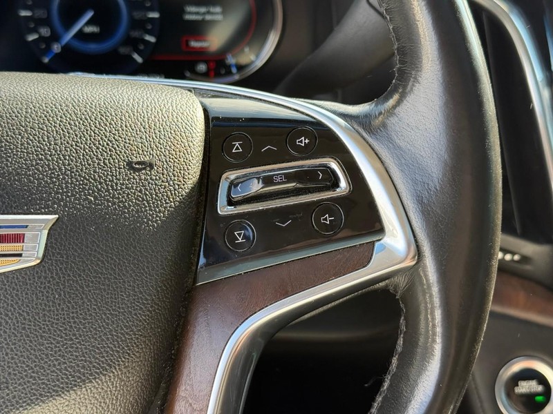 Cadillac Escalade Vehicle Full-screen Gallery Image 22