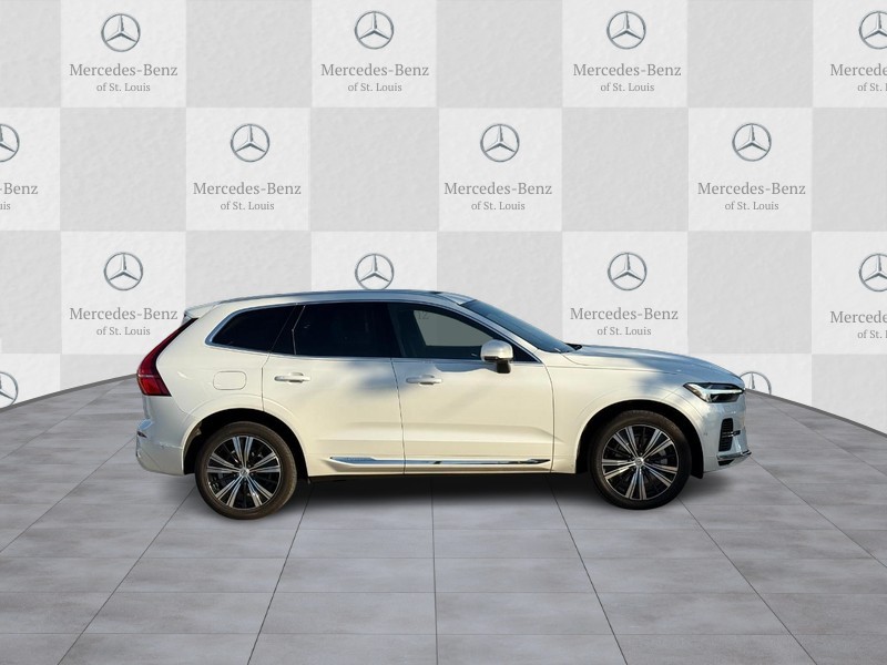 Volvo XC60 Recharge Plug-In Hybrid Vehicle Full-screen Gallery Image 2