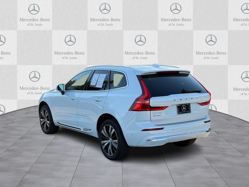 Volvo XC60 Recharge Plug-In Hybrid Vehicle Full-screen Gallery Image 4