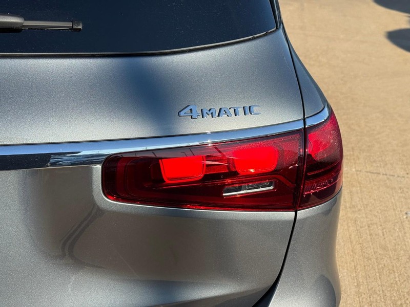 Mercedes-Benz GLS Vehicle Full-screen Gallery Image 6