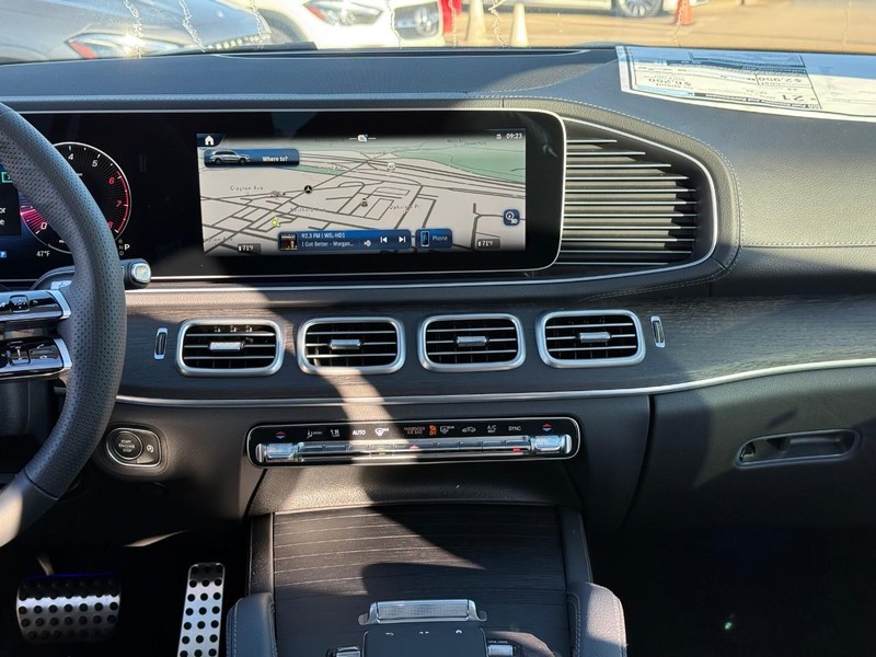 Mercedes-Benz GLS Vehicle Full-screen Gallery Image 10