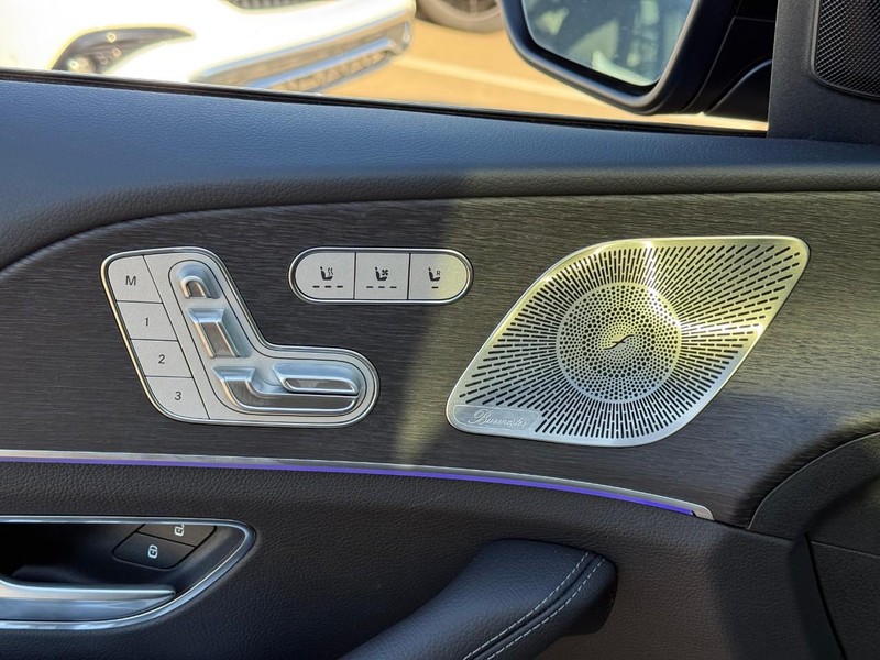 Mercedes-Benz GLS Vehicle Full-screen Gallery Image 13