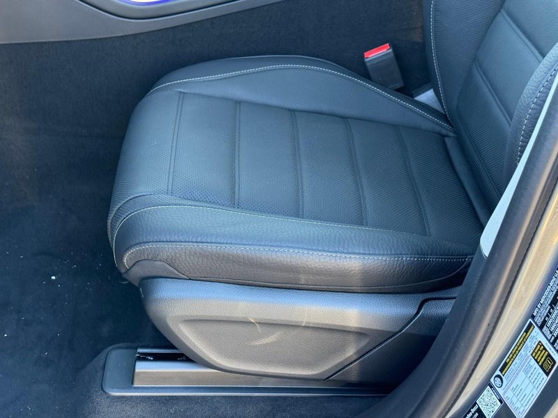 Mercedes-Benz GLS Vehicle Full-screen Gallery Image 14