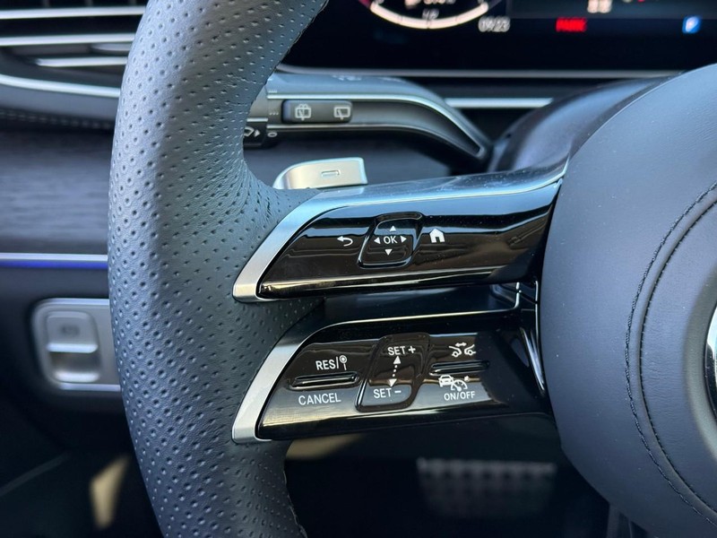 Mercedes-Benz GLS Vehicle Full-screen Gallery Image 15