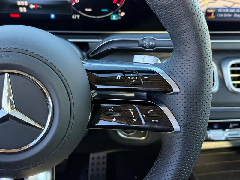 Mercedes-Benz GLS Vehicle Full-screen Gallery Image 16