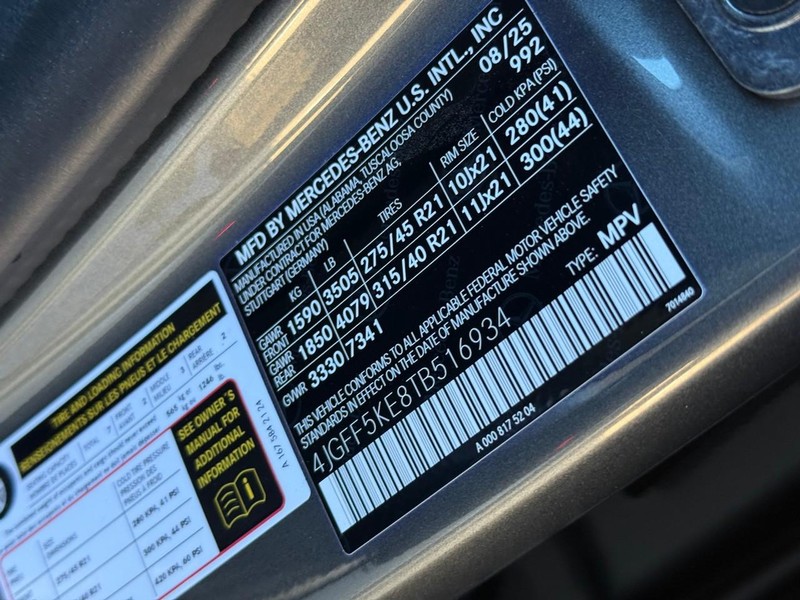 Mercedes-Benz GLS Vehicle Full-screen Gallery Image 19