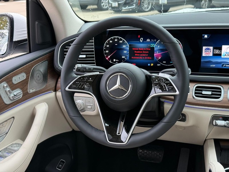 Mercedes-Benz GLS Vehicle Full-screen Gallery Image 8