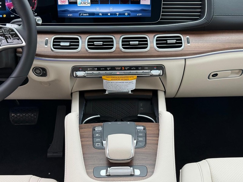 Mercedes-Benz GLS Vehicle Full-screen Gallery Image 10