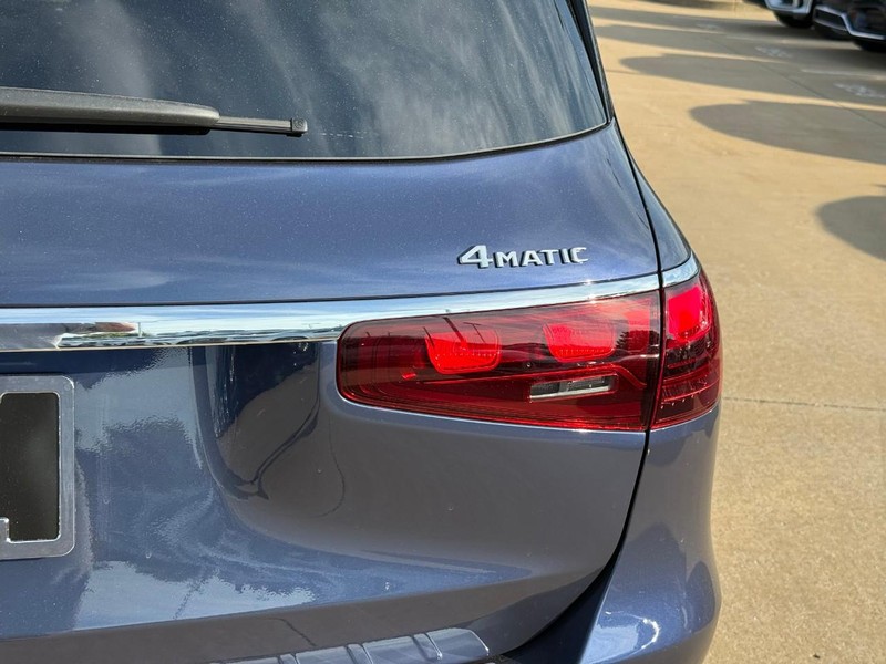 Mercedes-Benz GLS Vehicle Full-screen Gallery Image 5