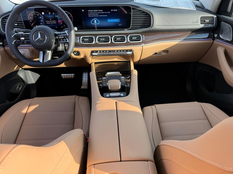 Mercedes-Benz GLS Vehicle Full-screen Gallery Image 7