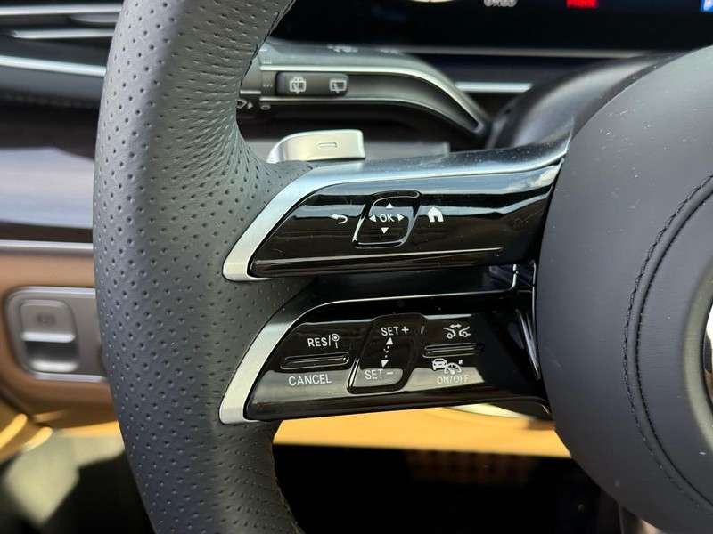 Mercedes-Benz GLS Vehicle Full-screen Gallery Image 14