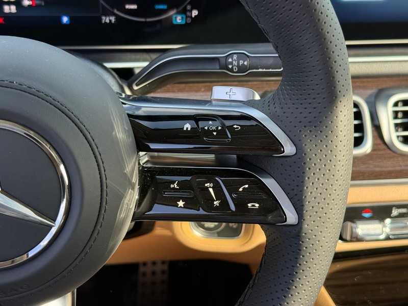 Mercedes-Benz GLS Vehicle Full-screen Gallery Image 15