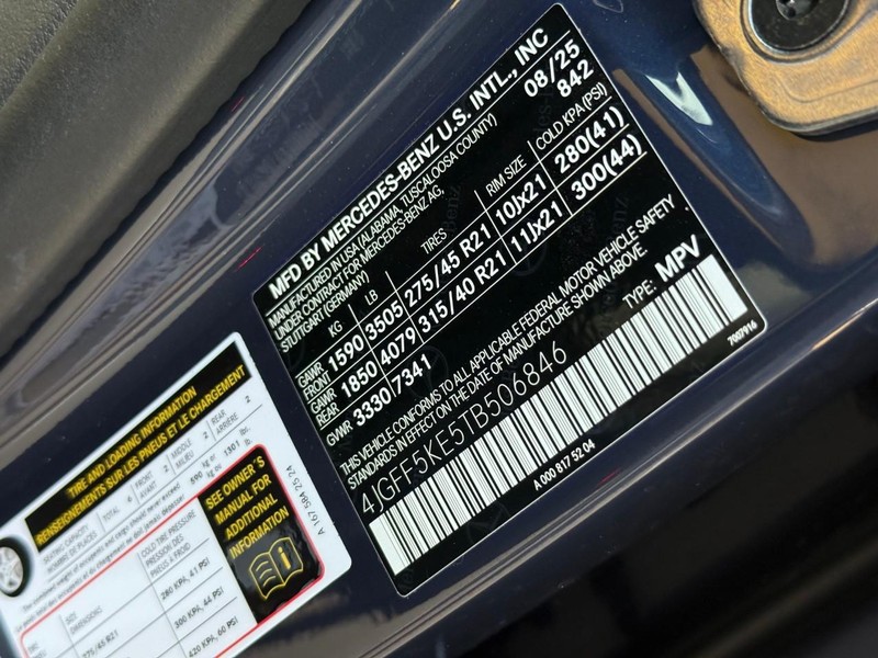 Mercedes-Benz GLS Vehicle Full-screen Gallery Image 17