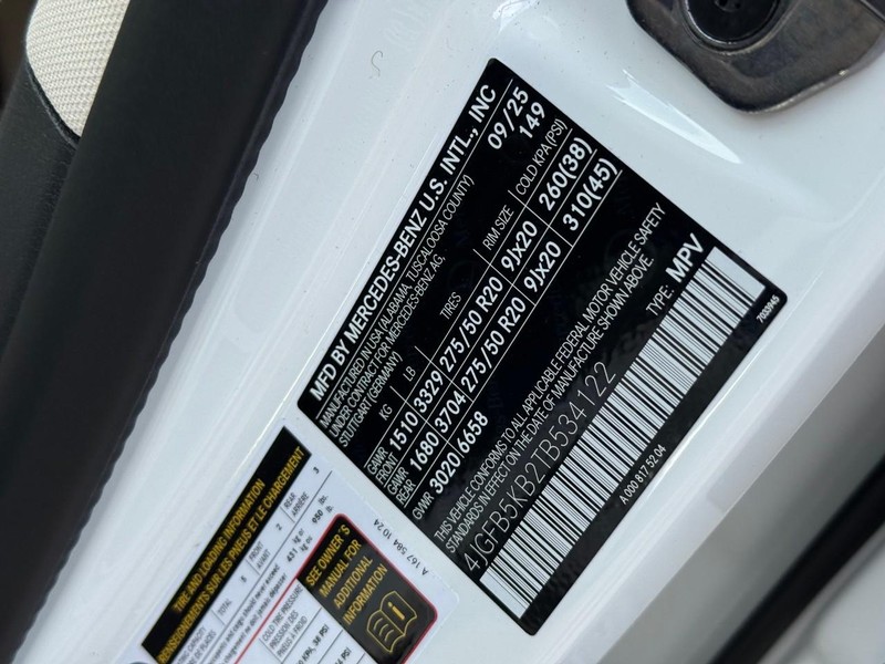 Mercedes-Benz GLE Vehicle Full-screen Gallery Image 17