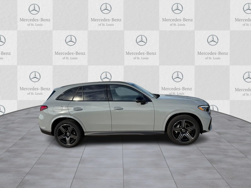Mercedes-Benz GLC Vehicle Full-screen Gallery Image 2