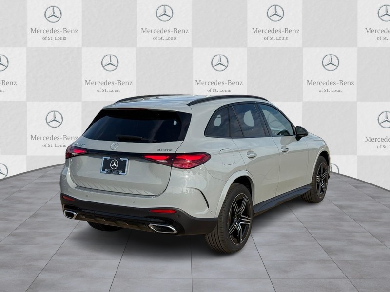 Mercedes-Benz GLC Vehicle Full-screen Gallery Image 3