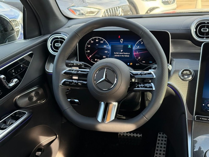 Mercedes-Benz GLC Vehicle Full-screen Gallery Image 8
