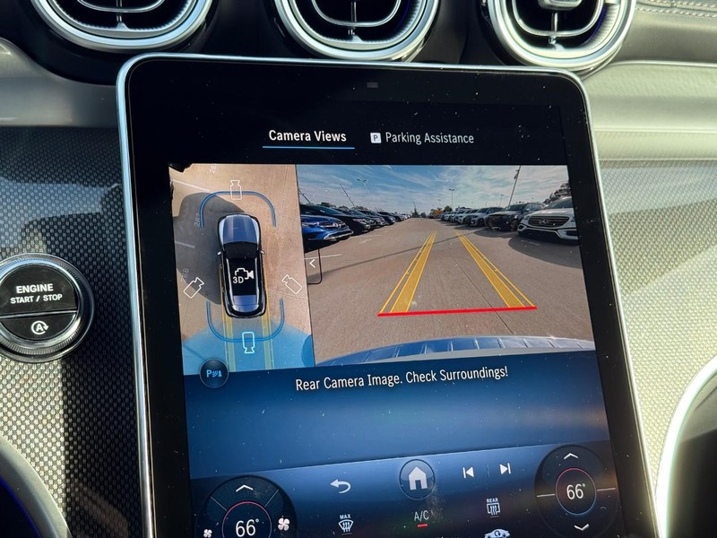 Mercedes-Benz GLC Vehicle Full-screen Gallery Image 16