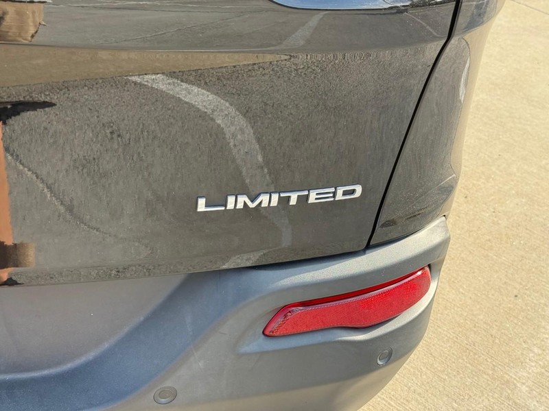 Jeep Cherokee Vehicle Full-screen Gallery Image 9