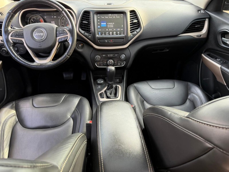 Jeep Cherokee Vehicle Full-screen Gallery Image 11