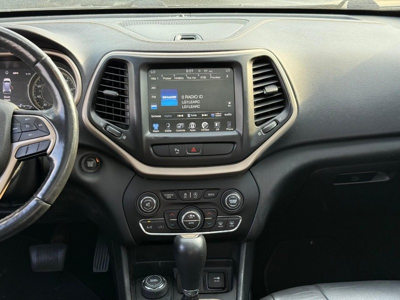 Jeep Cherokee Vehicle Full-screen Gallery Image 13