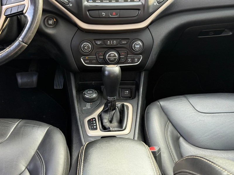 Jeep Cherokee Vehicle Full-screen Gallery Image 14