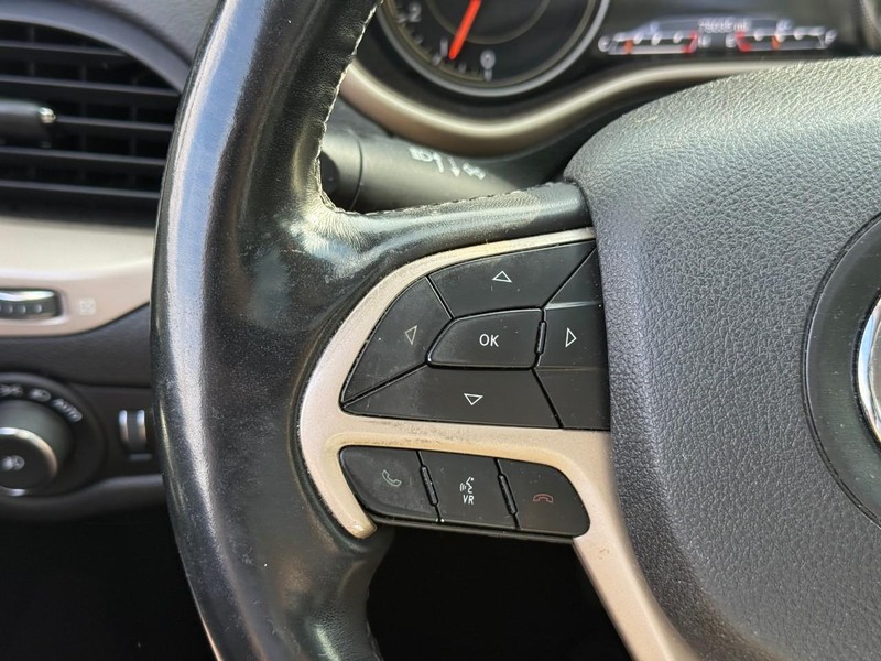 Jeep Cherokee Vehicle Full-screen Gallery Image 18