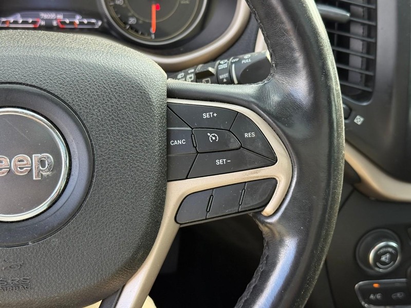 Jeep Cherokee Vehicle Full-screen Gallery Image 19