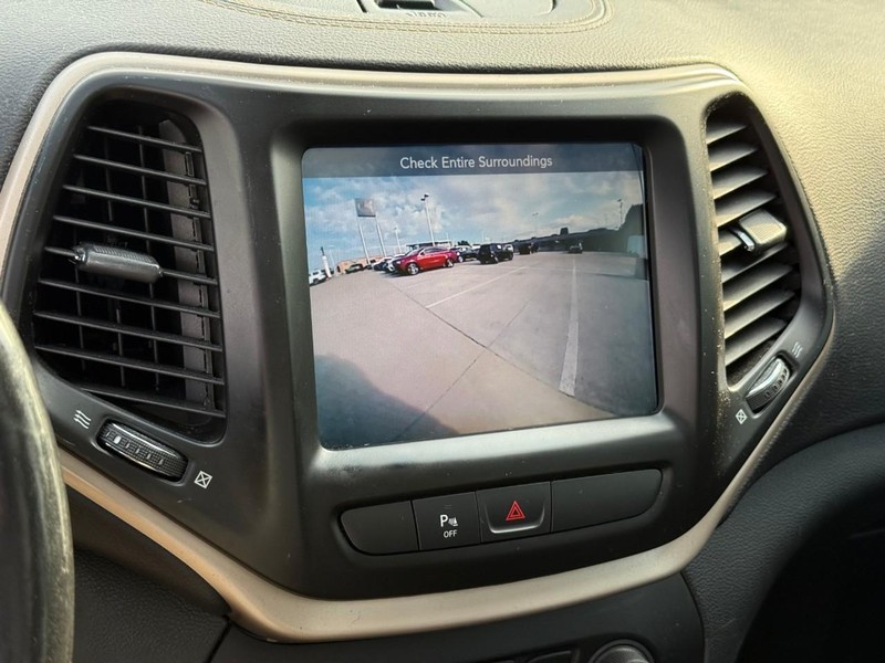 Jeep Cherokee Vehicle Full-screen Gallery Image 22