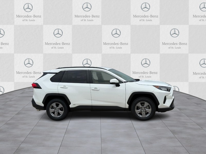 Toyota RAV4 Vehicle Full-screen Gallery Image 2