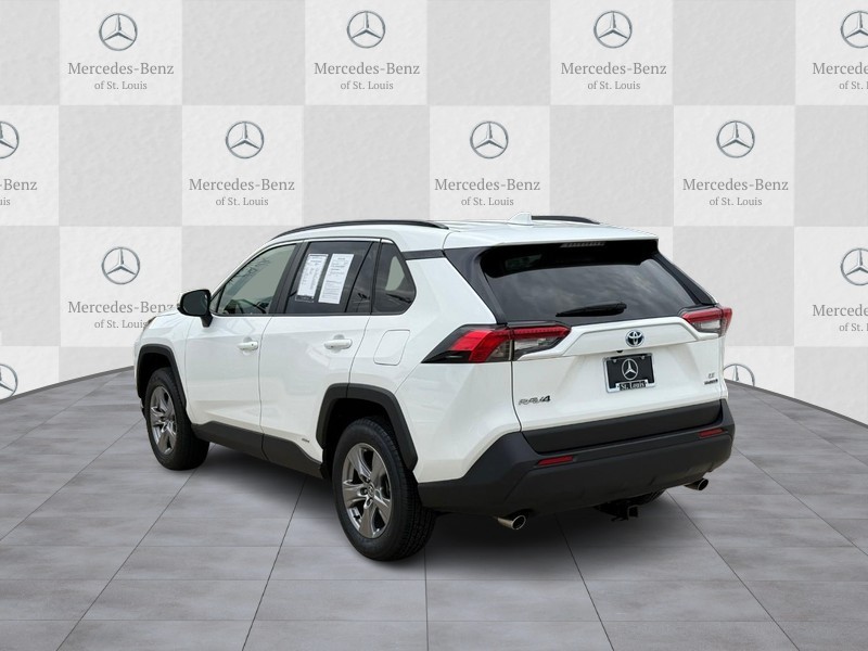 Toyota RAV4 Vehicle Full-screen Gallery Image 4