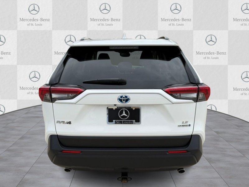 Toyota RAV4 Vehicle Full-screen Gallery Image 7