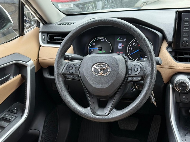 Toyota RAV4 Vehicle Full-screen Gallery Image 13