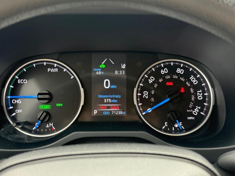 Toyota RAV4 Vehicle Full-screen Gallery Image 22