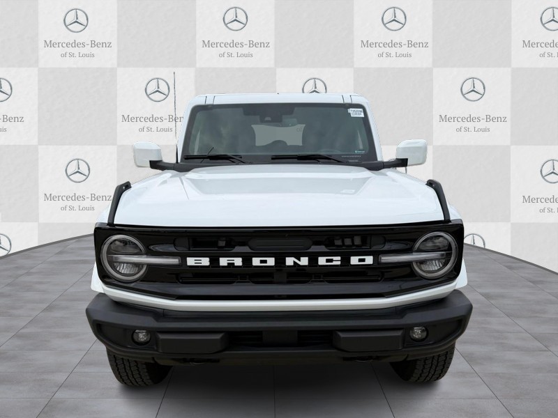 Ford Bronco Vehicle Full-screen Gallery Image 5