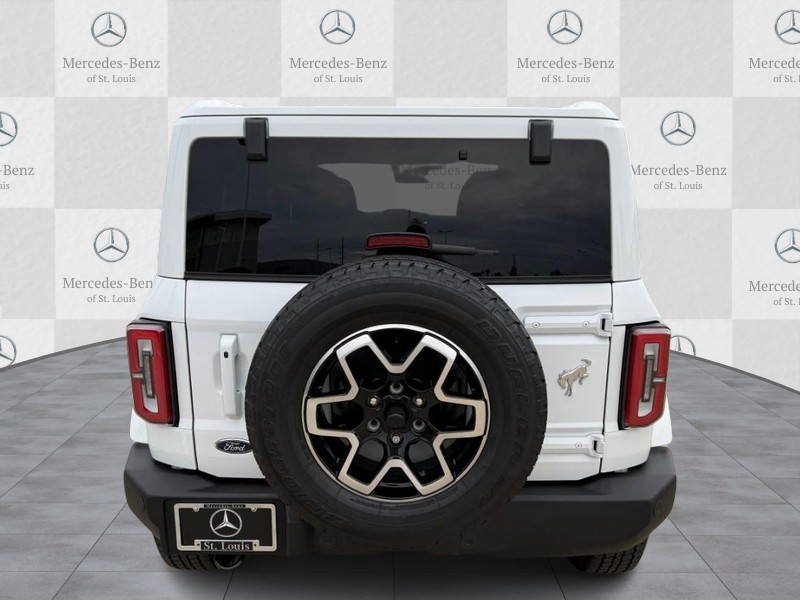 Ford Bronco Vehicle Full-screen Gallery Image 7