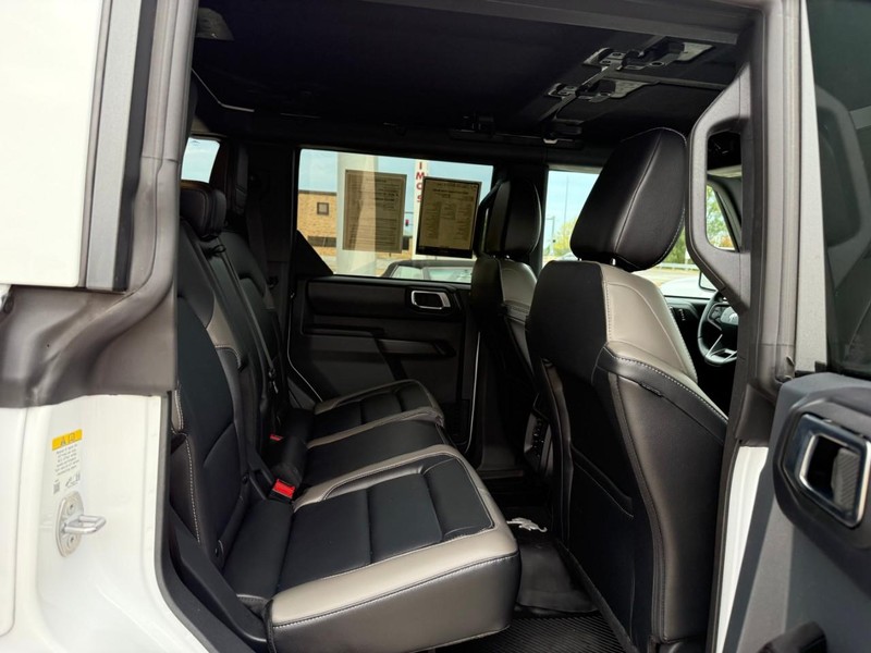 Ford Bronco Vehicle Full-screen Gallery Image 10