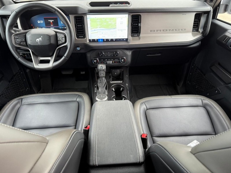 Ford Bronco Vehicle Full-screen Gallery Image 11