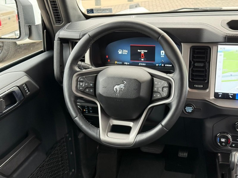 Ford Bronco Vehicle Full-screen Gallery Image 12