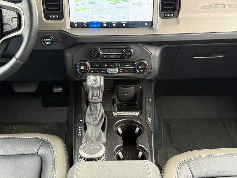 Ford Bronco Vehicle Full-screen Gallery Image 14