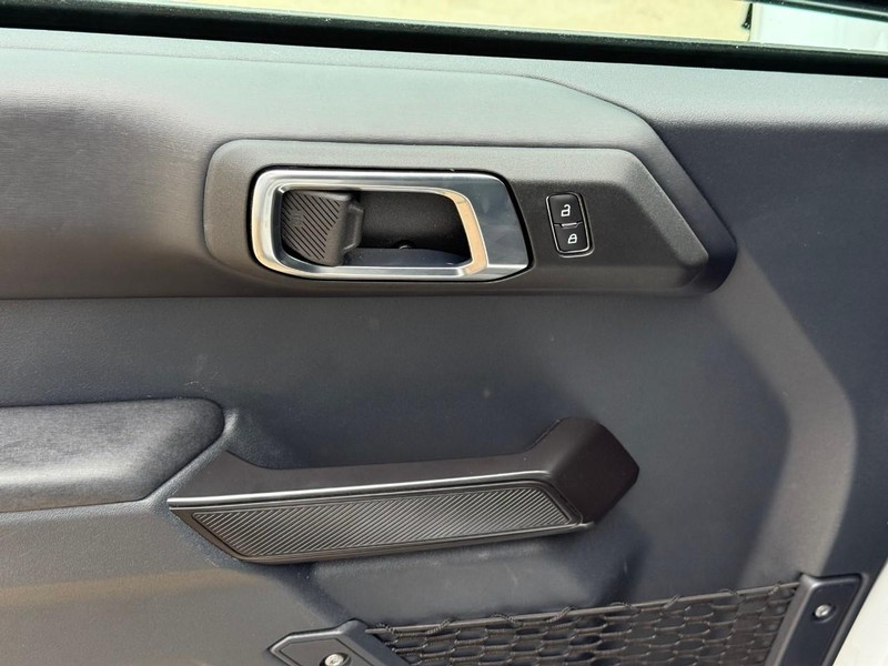 Ford Bronco Vehicle Full-screen Gallery Image 15