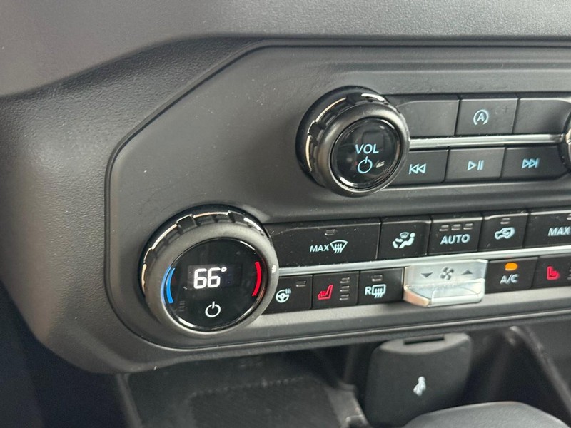 Ford Bronco Vehicle Full-screen Gallery Image 22