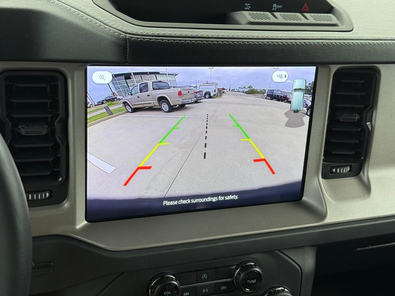 Ford Bronco Vehicle Full-screen Gallery Image 23