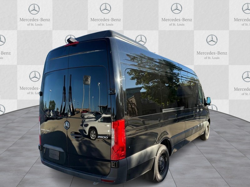 Mercedes-Benz Sprinter Passenger Van Vehicle Full-screen Gallery Image 3