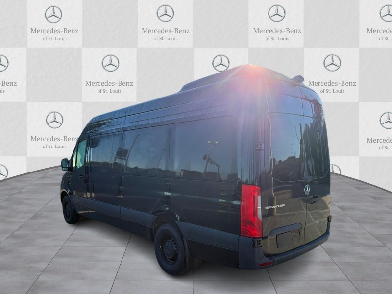 Mercedes-Benz Sprinter Passenger Van Vehicle Full-screen Gallery Image 4
